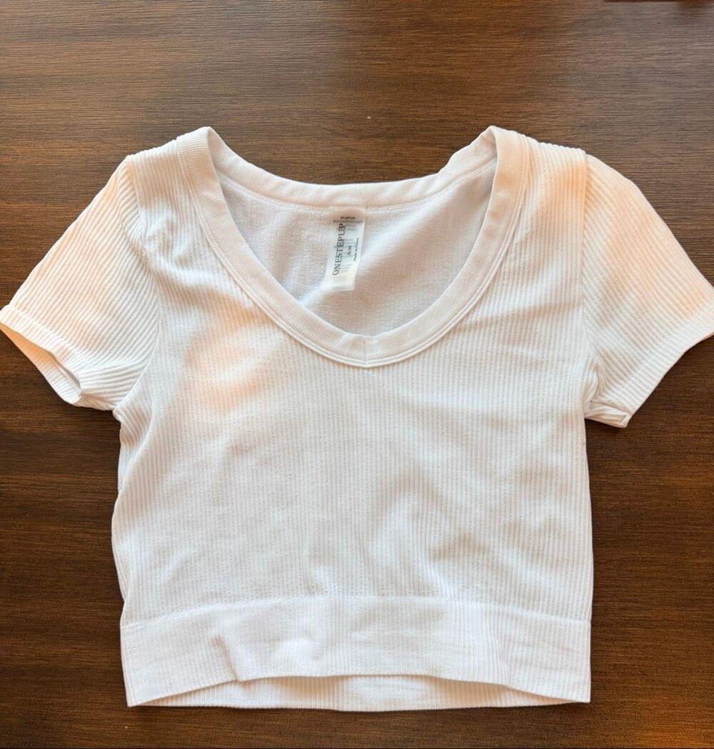 One Step Up White Ribbed Short Sleeve Crop Top Scoop Neck Casual Tee Size S/M